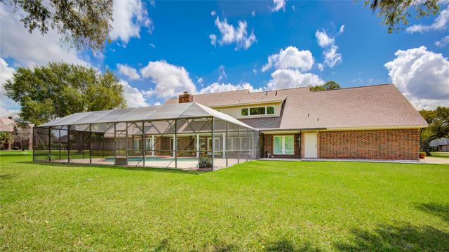 212 Teakwood Street, Lake Jackson, TX 77566