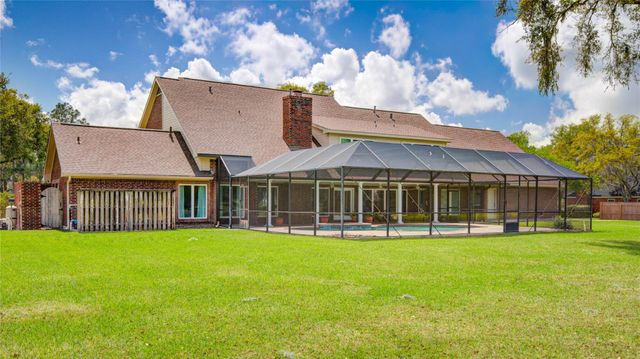 212 Teakwood Street, Lake Jackson, TX 77566