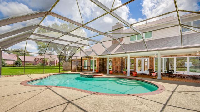 212 Teakwood Street, Lake Jackson, TX 77566