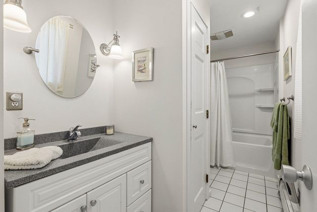 217 Kensington Road, Hampton Falls, NH 03844
