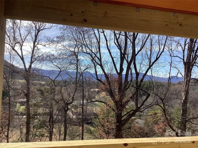 212 Brigsy Lane, Whittier, NC 28789