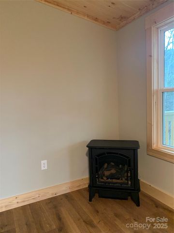 212 Brigsy Lane, Whittier, NC 28789