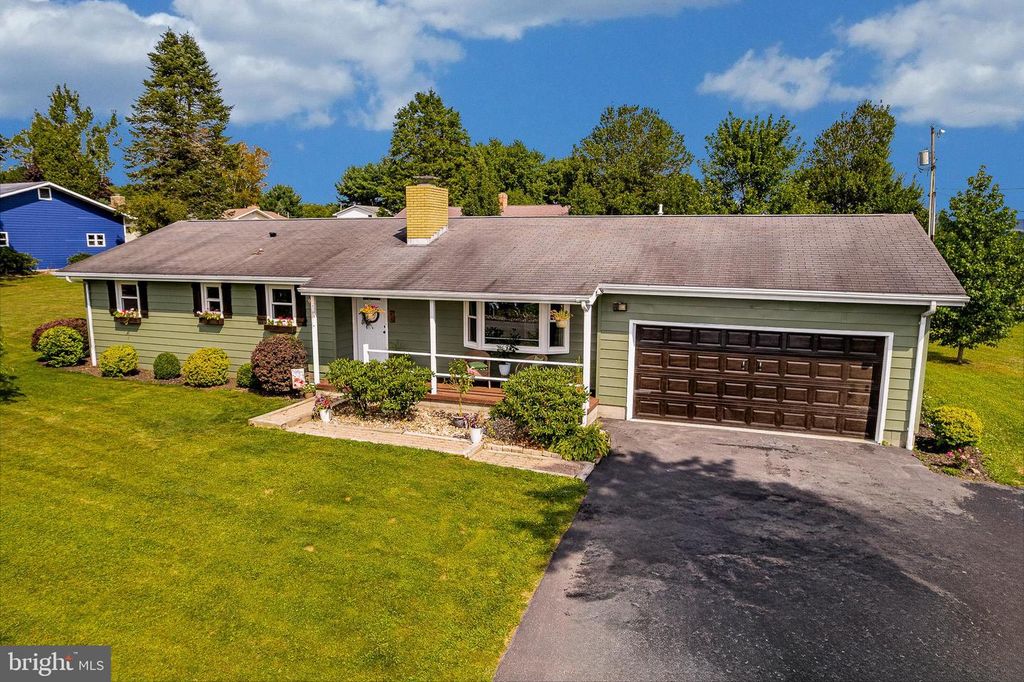 215 N 10TH ST, Oakland, MD 21550