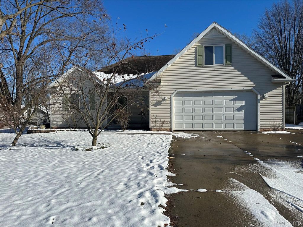 12464 Maxwell Road, Carleton Village, MI 48117