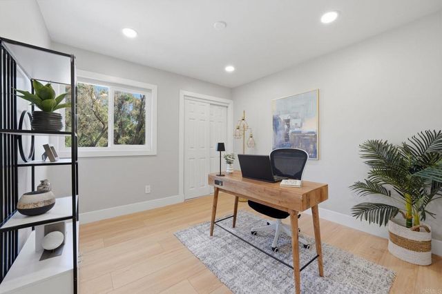 2640 Chestnut Avenue, Carlsbad, CA 92010