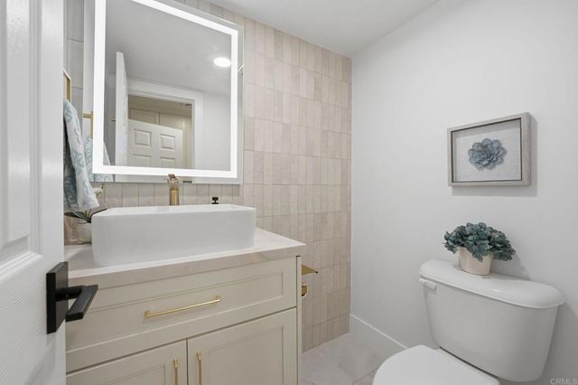 2640 Chestnut Avenue, Carlsbad, CA 92010