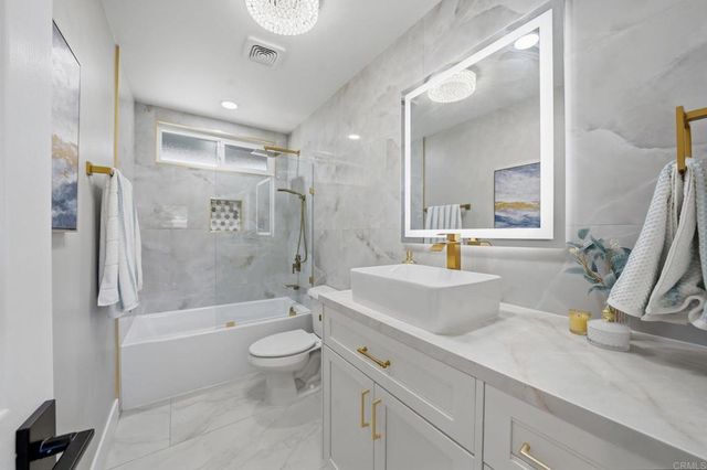 2640 Chestnut Avenue, Carlsbad, CA 92010