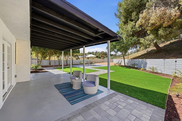 2640 Chestnut Avenue, Carlsbad, CA 92010