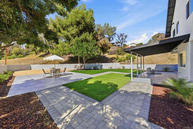 2640 Chestnut Avenue, Carlsbad, CA 92010