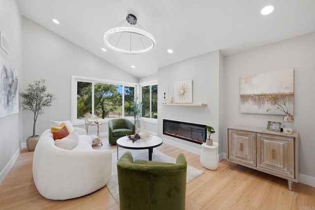 2640 Chestnut Avenue, Carlsbad, CA 92010