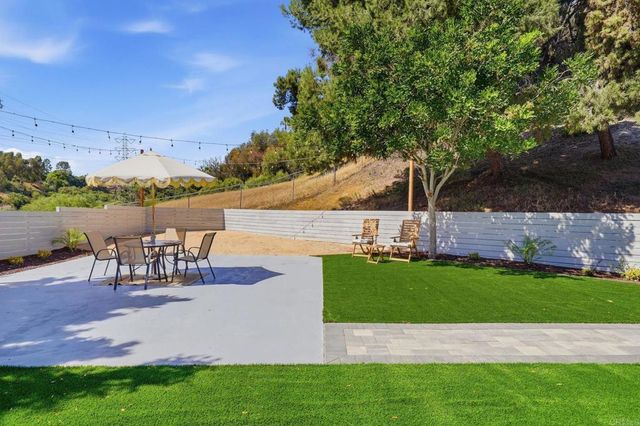 2640 Chestnut Avenue, Carlsbad, CA 92010