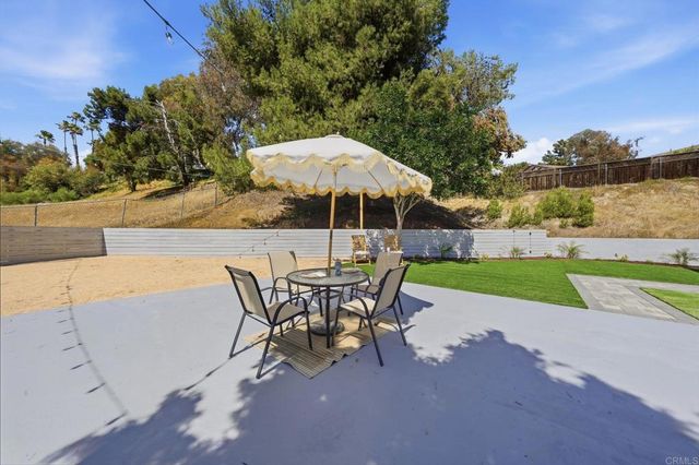 2640 Chestnut Avenue, Carlsbad, CA 92010