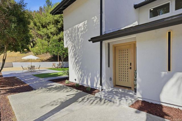 2640 Chestnut Avenue, Carlsbad, CA 92010