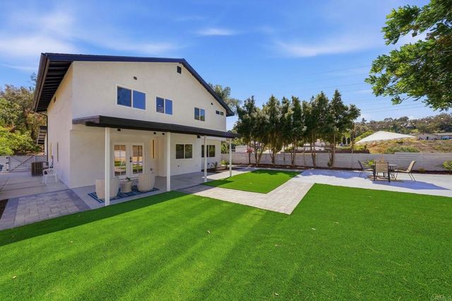 2640 Chestnut Avenue, Carlsbad, CA 92010