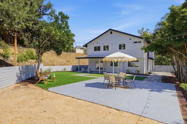2640 Chestnut Avenue, Carlsbad, CA 92010