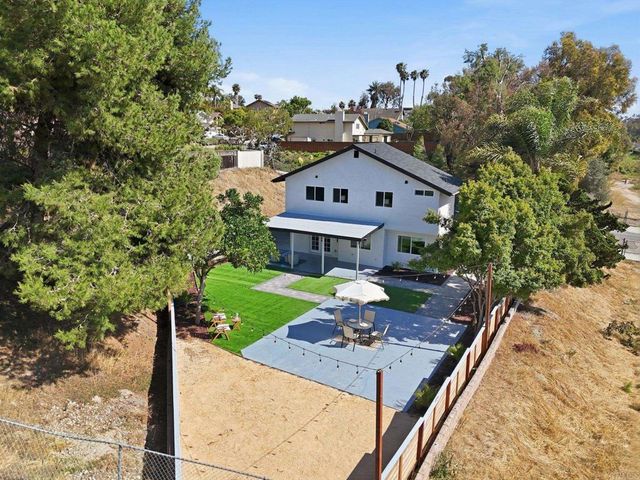 2640 Chestnut Avenue, Carlsbad, CA 92010