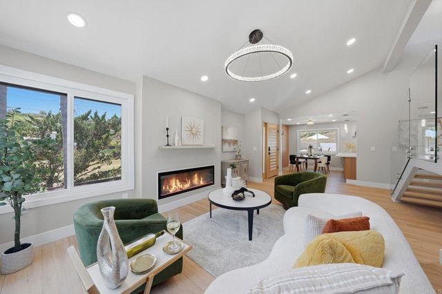 2640 Chestnut Avenue, Carlsbad, CA 92010