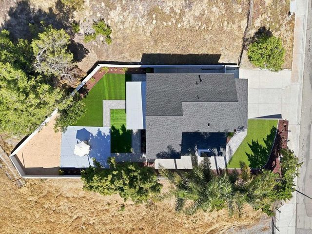 2640 Chestnut Avenue, Carlsbad, CA 92010