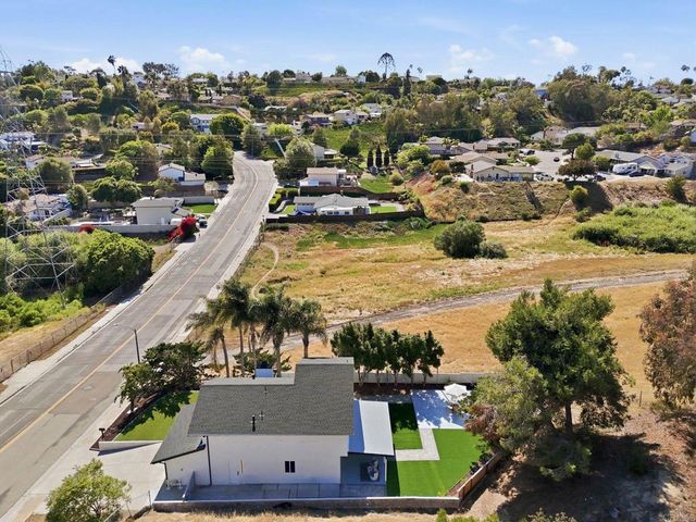 2640 Chestnut Avenue, Carlsbad, CA 92010