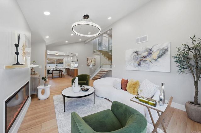 2640 Chestnut Avenue, Carlsbad, CA 92010