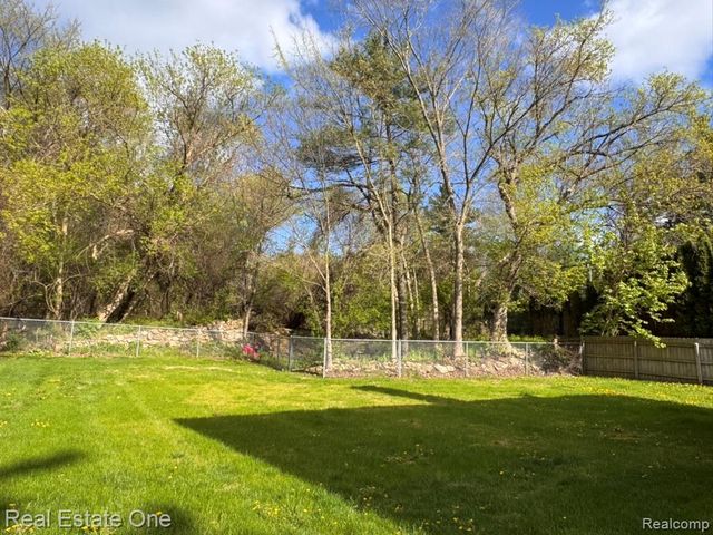 1345 S Milford Road, Milford, MI 48381