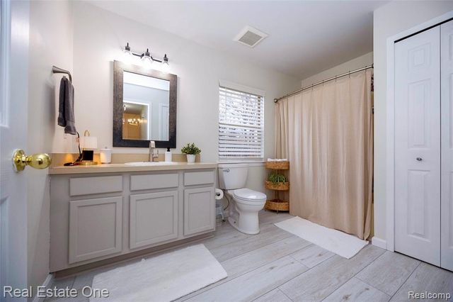 1345 S Milford Road, Milford, MI 48381