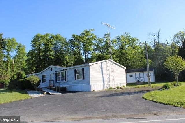 2827 SHIPPENSBURG ROAD, Biglerville, PA 17307