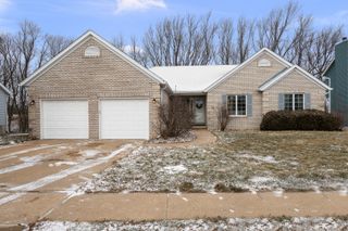 6002 Oakbrook Road, Davenport, IA 52806