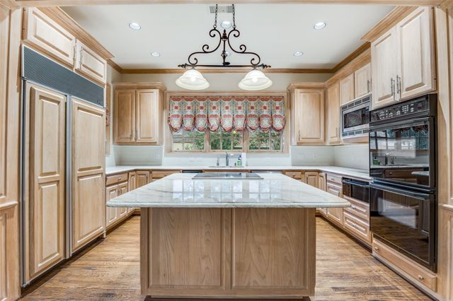 5804 Redwood Court, Dallas, TX 75209