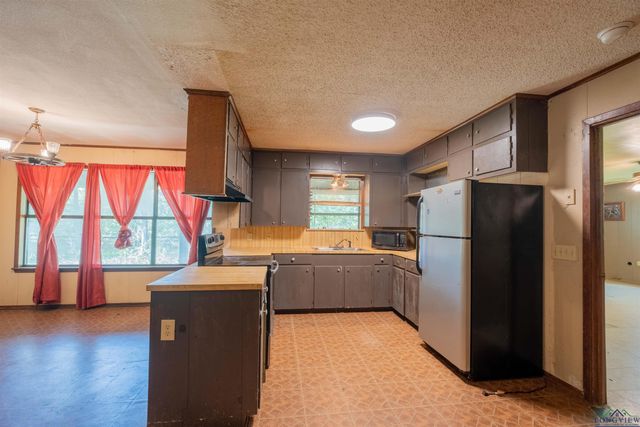 704 County Road 1903, Jacksonville, TX 75766