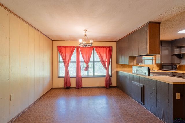 704 County Road 1903, Jacksonville, TX 75766