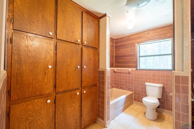 704 County Road 1903, Jacksonville, TX 75766