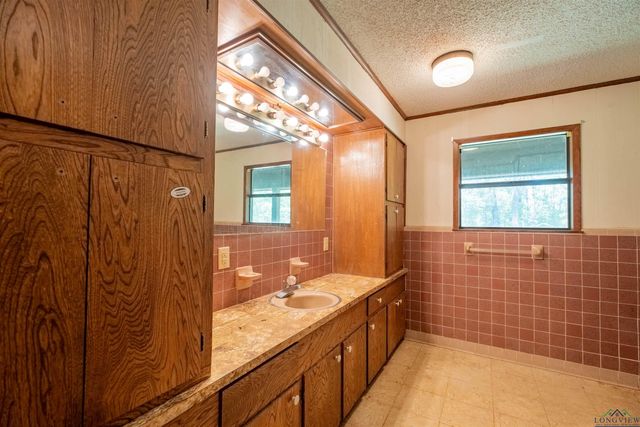 704 County Road 1903, Jacksonville, TX 75766