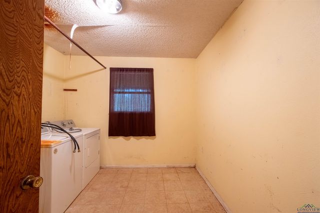 704 County Road 1903, Jacksonville, TX 75766