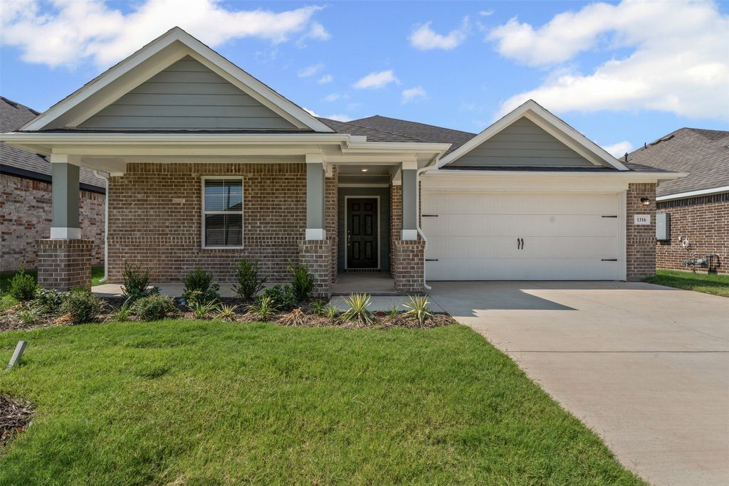 1316 Water Canna Dr, Justin, TX 76247