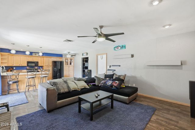 2421 E HILTON Avenue, Mesa, AZ 85204