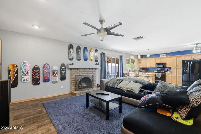 2421 E HILTON Avenue, Mesa, AZ 85204