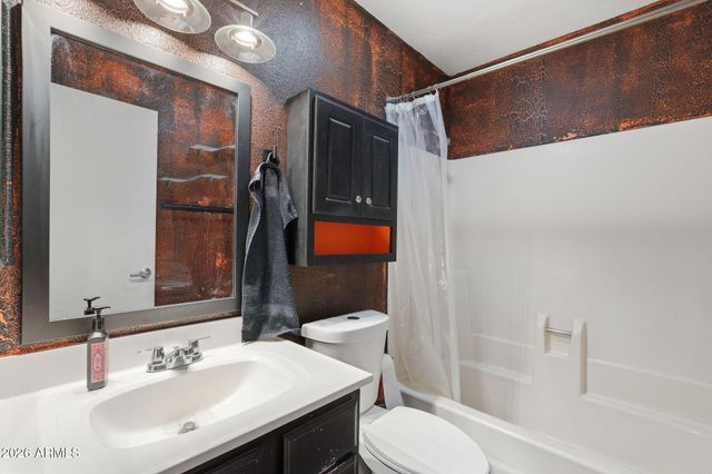 2421 E HILTON Avenue, Mesa, AZ 85204