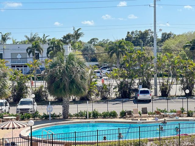 352 Southampton C, West Palm Beach, FL 33417