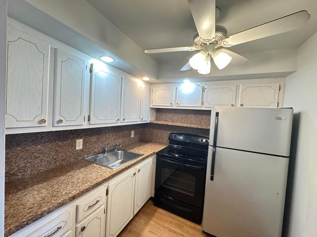 352 Southampton C, West Palm Beach, FL 33417