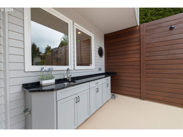 745 Sw 67TH Pl, Portland, OR 97225
