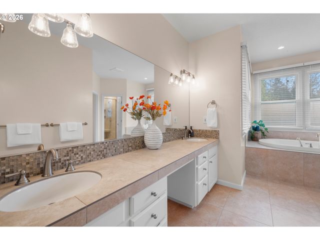 745 Sw 67TH Pl, Portland, OR 97225