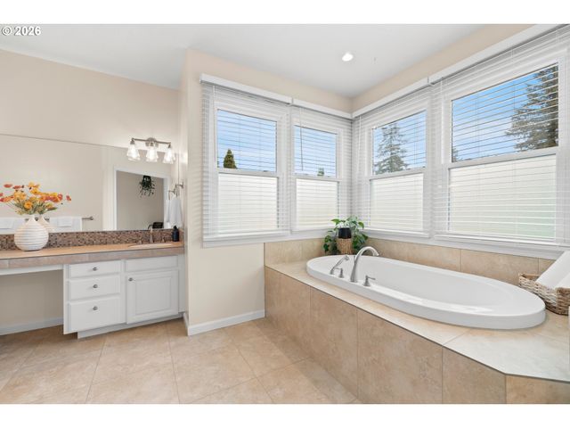 745 Sw 67TH Pl, Portland, OR 97225