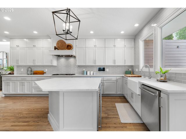 745 Sw 67TH Pl, Portland, OR 97225