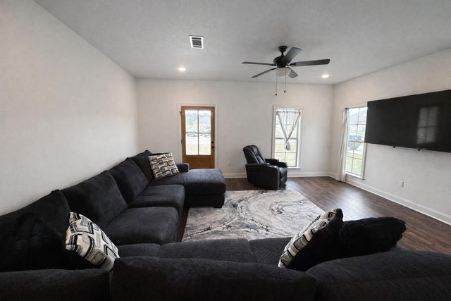 63 E Andover, Hattiesburg, MS 39402