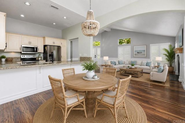9046 Circle R Oaks Lane, Escondido, CA 92026