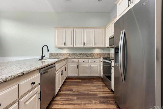 9046 Circle R Oaks Lane, Escondido, CA 92026