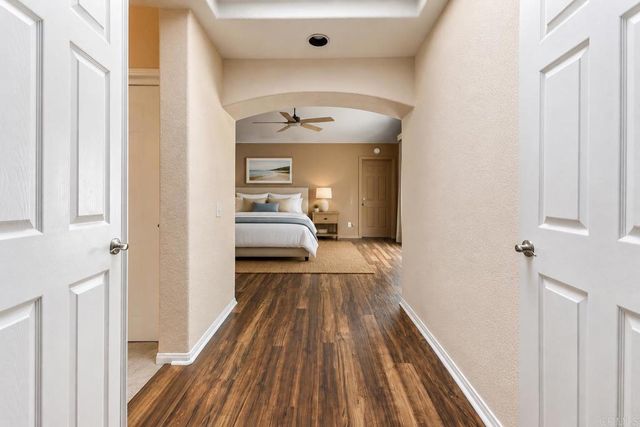 9046 Circle R Oaks Lane, Escondido, CA 92026