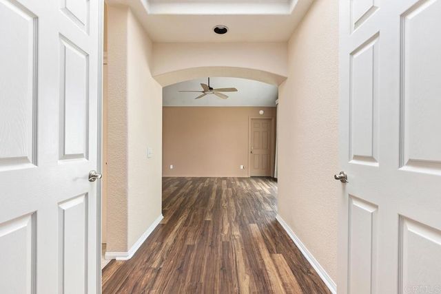 9046 Circle R Oaks Lane, Escondido, CA 92026