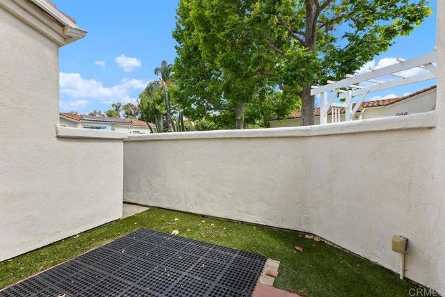 9046 Circle R Oaks Lane, Escondido, CA 92026
